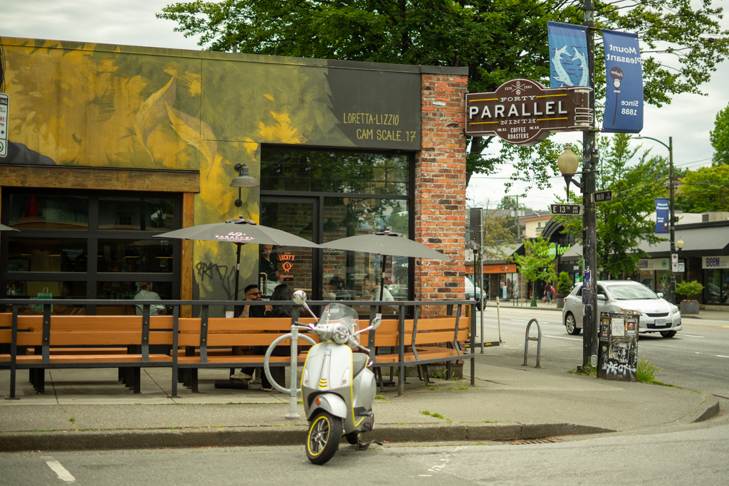 49th Parallel Café & Lucky's Doughnuts
